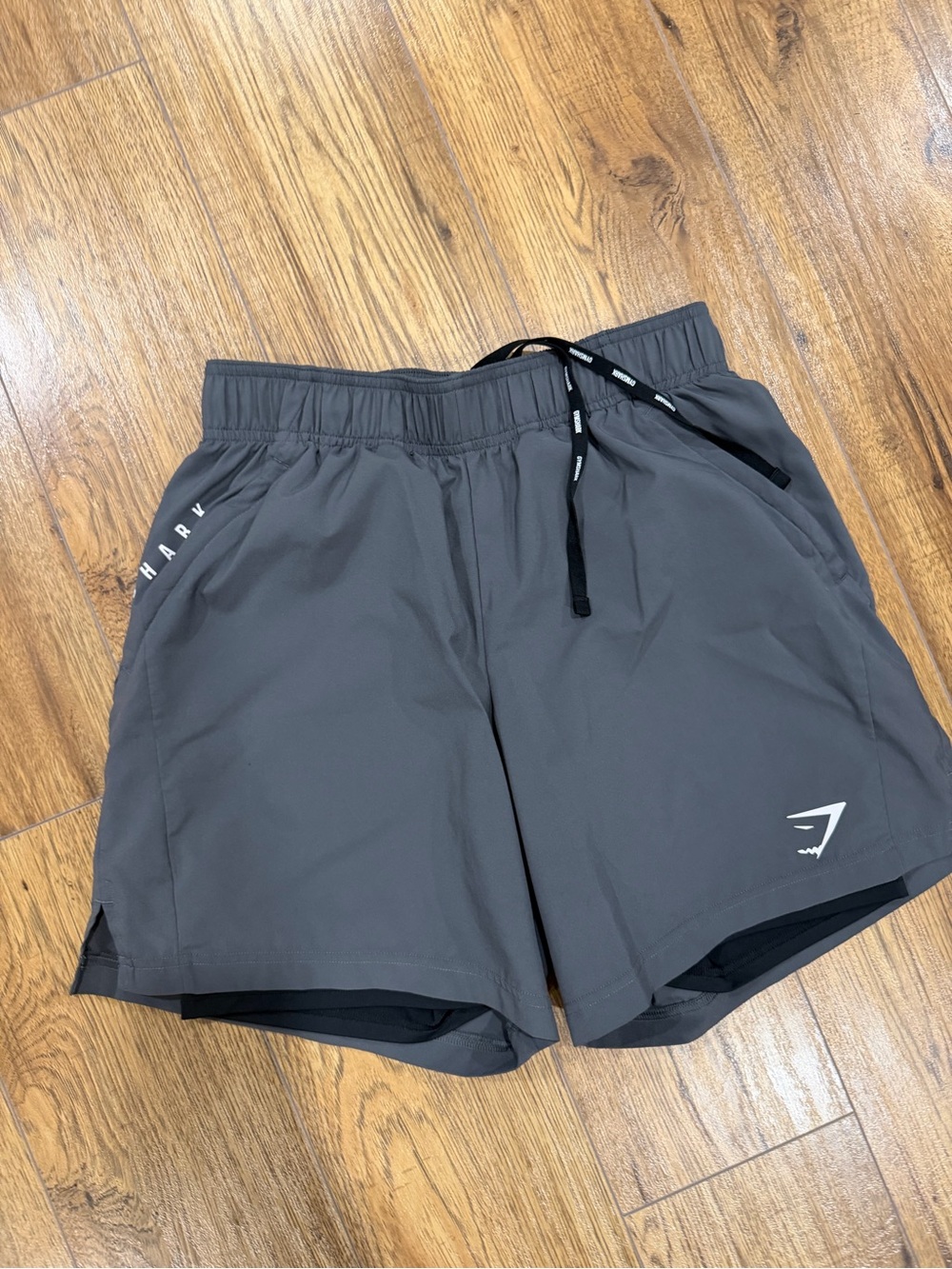 Gymshark Men’s Weekend 5” athletic 2 in 1 shorts — Charcoal Gray Sz Small